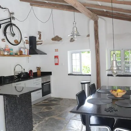 Quinta Da Granja Gardener's Chata